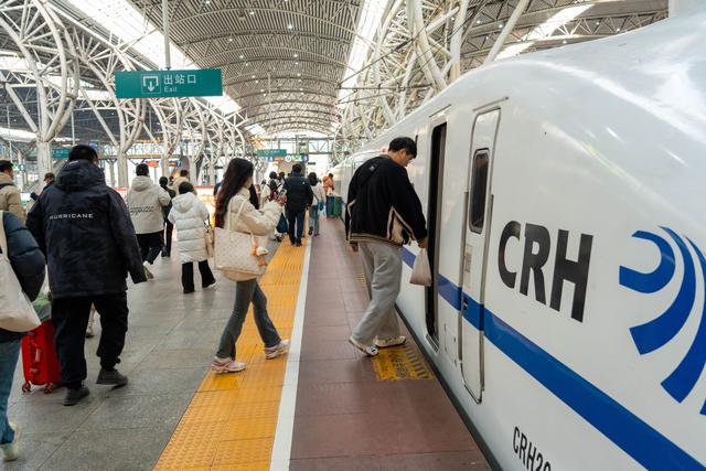 明日起铁路南京站迎来新运行图，安排办客列车数创新高