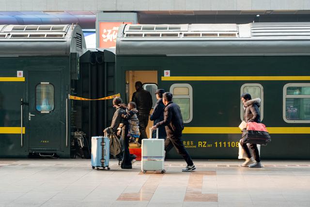 明日起铁路南京站迎来新运行图，安排办客列车数创新高