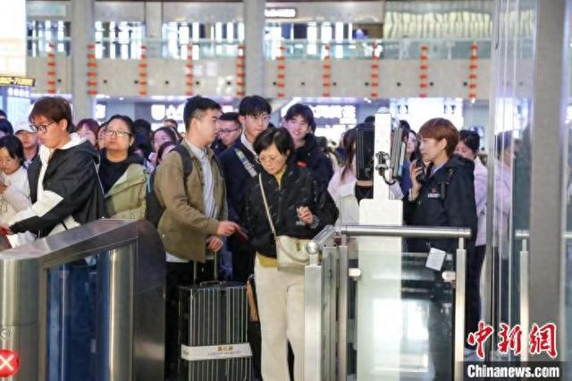 调整力度近年最大 国铁太原局新列车运行图增开客列69趟