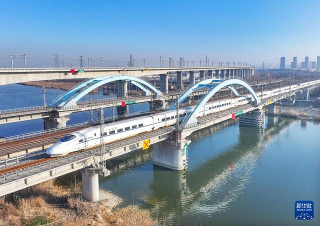 全国铁路1月5日起实行新的列车运行图