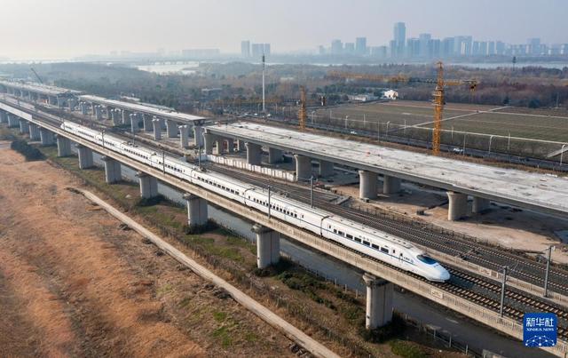 全国铁路1月5日起实行新的列车运行图