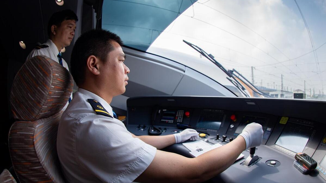 全球仅19列！中国1700公里一站直达的动卧列车，到底有多牛？
