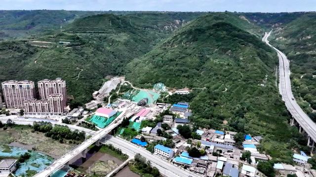 全列卧铺，“全包式”服务！网友：这趟专列目的地绝美