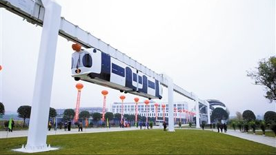 中国的“空中列车”有多牛？时速120公里在天上飞，到底安全吗？