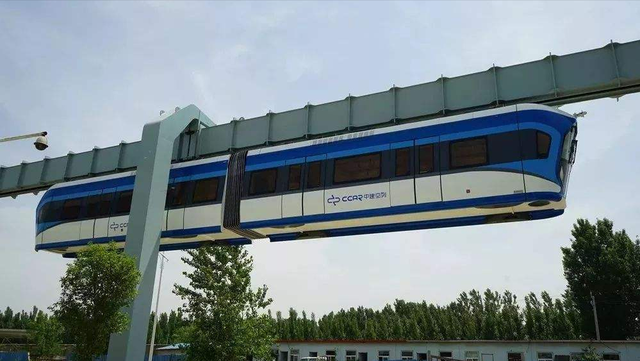 中国的“空中列车”有多牛？时速120公里在天上飞，到底安全吗？