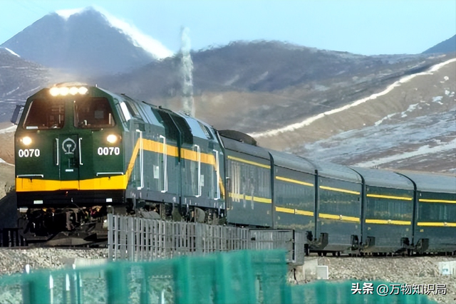 火车上源源不断的水从哪里来？火车上的排泄物又到哪里去了？
