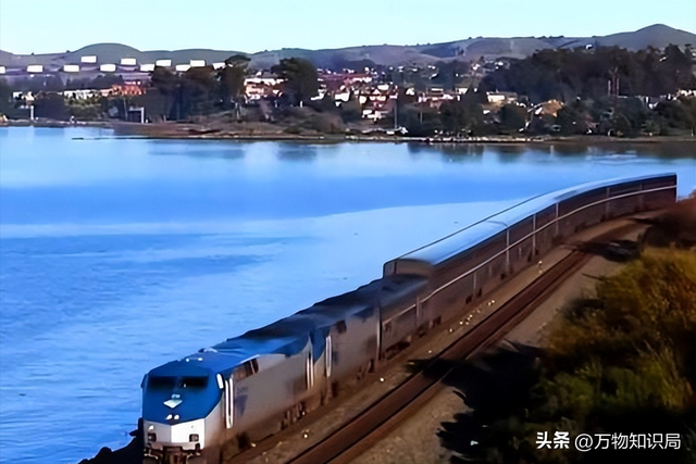 火车上源源不断的水从哪里来？火车上的排泄物又到哪里去了？