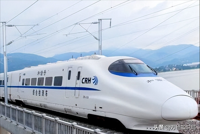 火车上源源不断的水从哪里来？火车上的排泄物又到哪里去了？