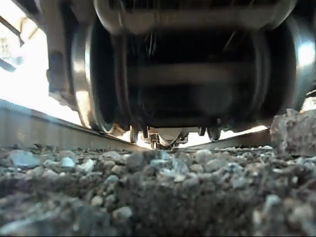 火车上源源不断的水从哪里来？火车上的排泄物又到哪里去了？