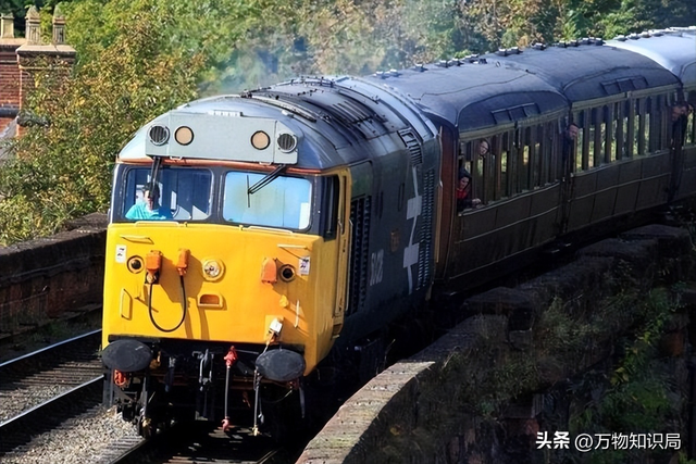 火车上源源不断的水从哪里来？火车上的排泄物又到哪里去了？