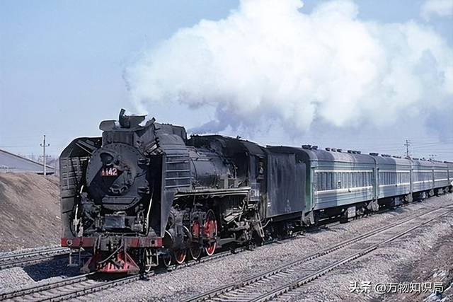 火车上源源不断的水从哪里来？火车上的排泄物又到哪里去了？