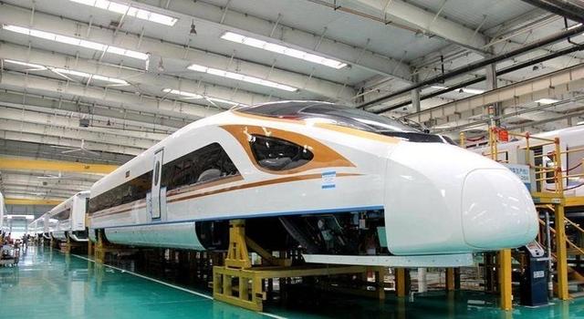 中国高铁为什么不建在地上，却耗费巨资建桥梁？彰显国人智慧