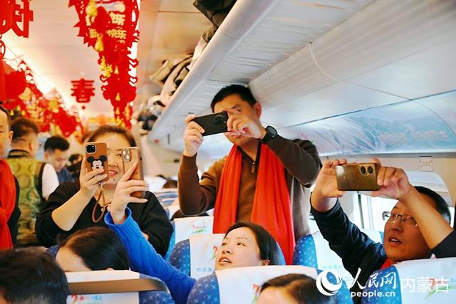 晋亲来 尽情玩｜集大原高铁首列冬季旅游专列开行 420名晋亲赴内蒙古“探亲”