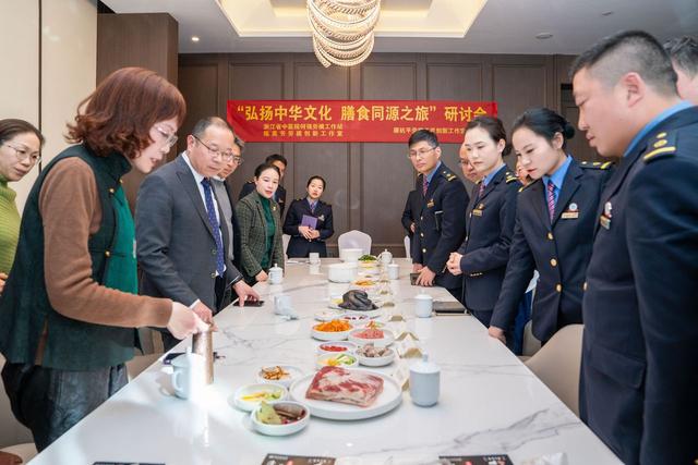 春运火车上的餐品卷起来了，甬广列车要推满满元气的养生餐