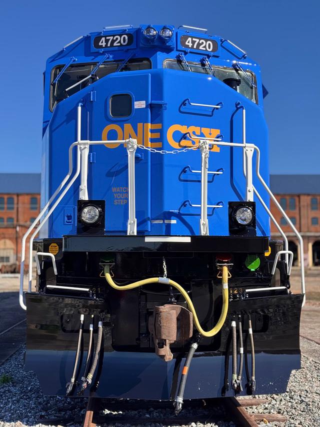 铁路部门推出“One CSX”机车