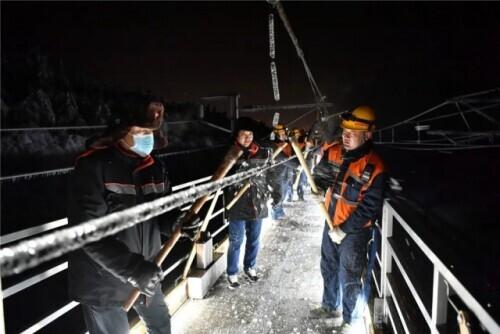 高铁供电线如何除冰？这里给你揭秘