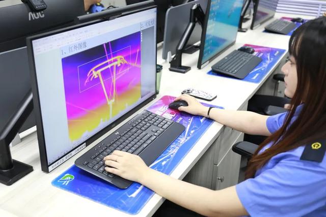 给六米高空的接触网做“体检”，你见过吗？