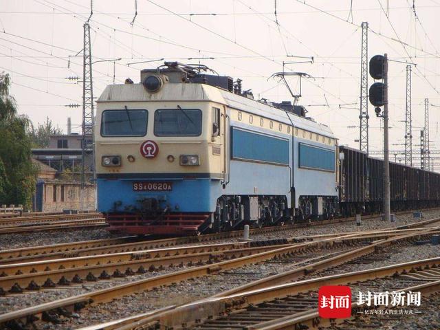 成昆50年④丨30年驾龄“老司机”带你了解成昆线上的火车头