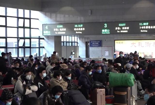 火车被私家车分流，轰轰烈烈的春运，以后会随着农村断层消失吗？