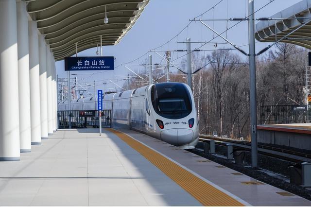 此生一定要坐一次的7趟火车，还有旅行中不可错过的风景