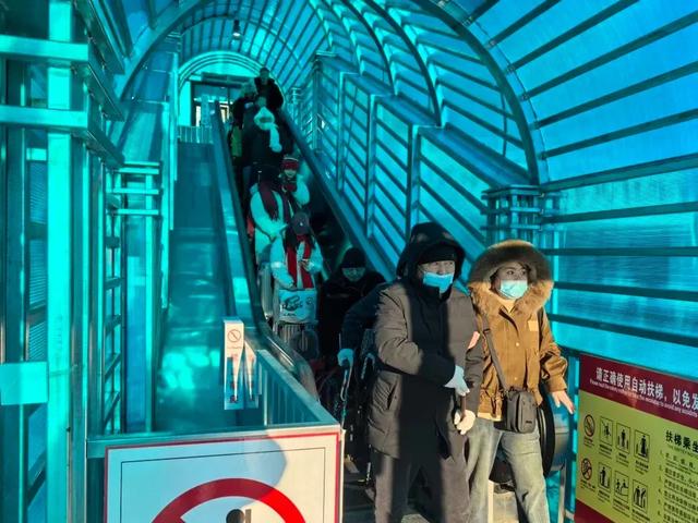 这座火车站，不穿棉裤不“放行”？网友：太暖了！