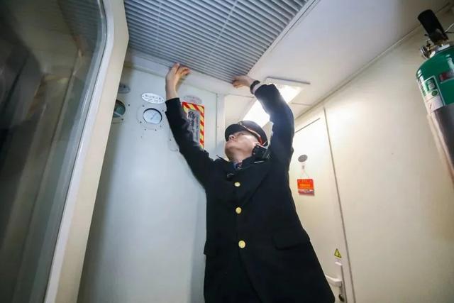 这座火车站，不穿棉裤不“放行”？网友：太暖了！