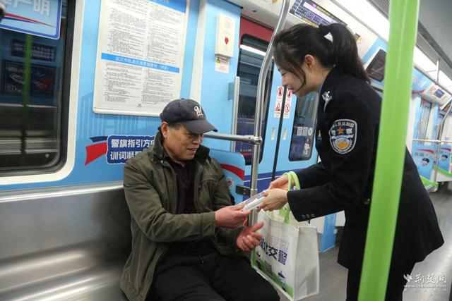 前方“平安湖北”专列到站，请上车——湖北省公安厅推出中国人民警察节主题宣传专列