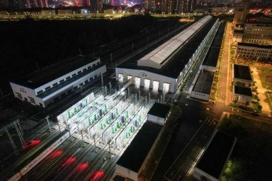 复兴号硬核＂洗澡＂分几步？不仅＂洗＂，还得＂搓＂