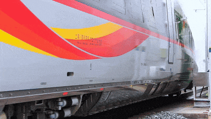 复兴号硬核＂洗澡＂分几步？不仅＂洗＂，还得＂搓＂