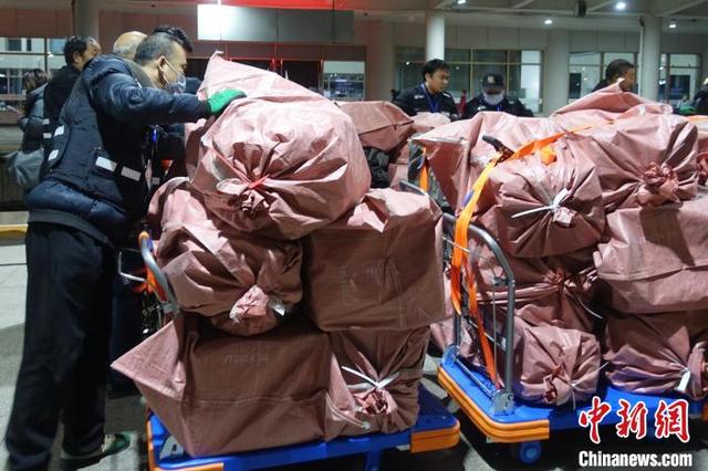 长三角首条常态化开行高铁快运专列从浙江金华始发