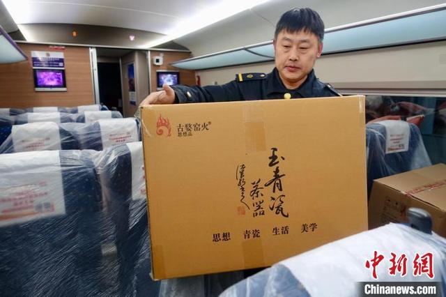 长三角首条常态化开行高铁快运专列从浙江金华始发