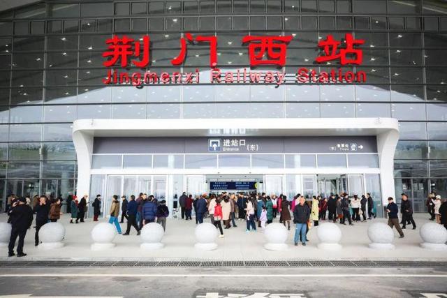 16.4万人次！荆荆高铁开通运营“满月”！