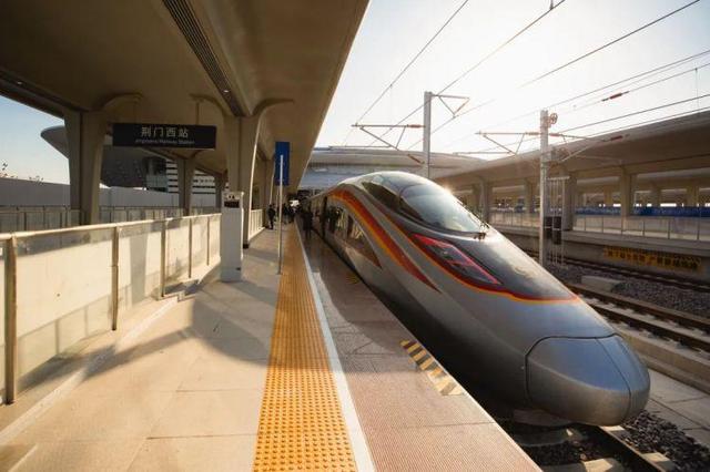 16.4万人次！荆荆高铁开通运营“满月”！