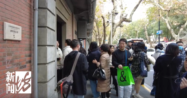 高铁车厢里全是老外！被包围的中国网友：以为出国了