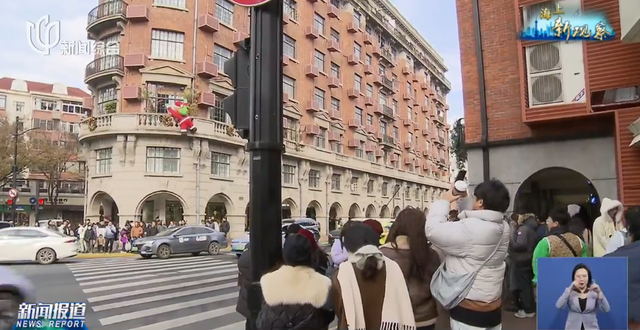 高铁车厢里全是老外！被包围的中国网友：以为出国了