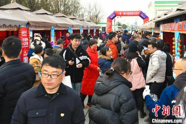 中欧班列（西安）首趟“门到门”年货专列抵达