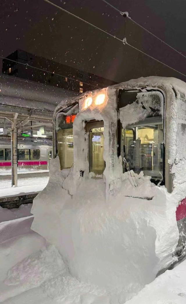 多图直击日本暴雪，有中国人滞留列车数小时！使馆提醒