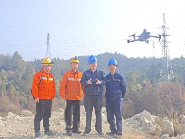 国网上杭县供电公司：“电铁”联合巡检 保障高铁安全运行