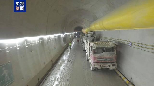 “最难修的铁路隧道”迎突破：国内首座铁路隧道井下拌合站建成