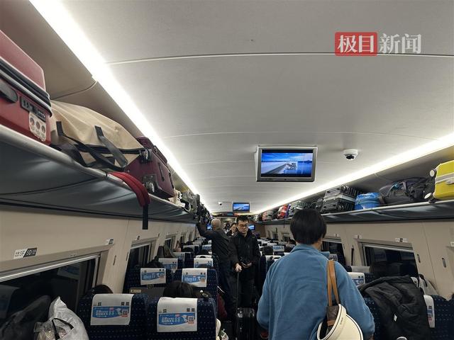 今天，在粤湖北务工人员坐上首趟免费专列返乡