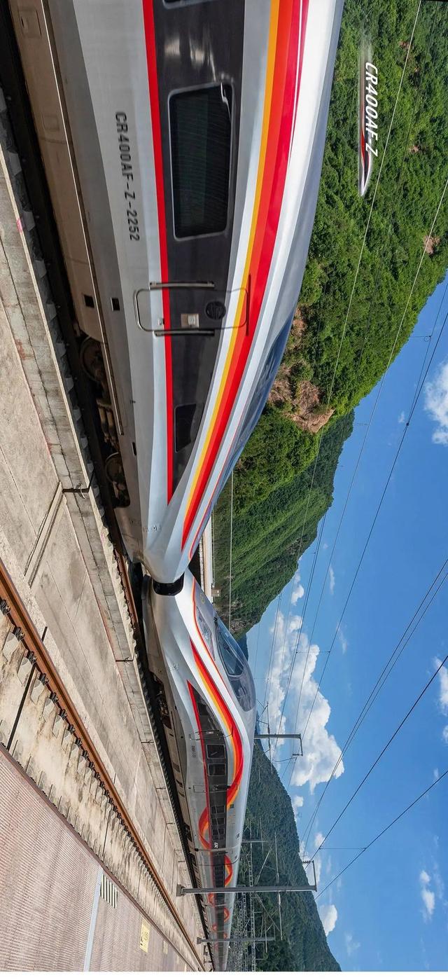 铁道风景线 | 复兴号奔驰在陇山渭水间