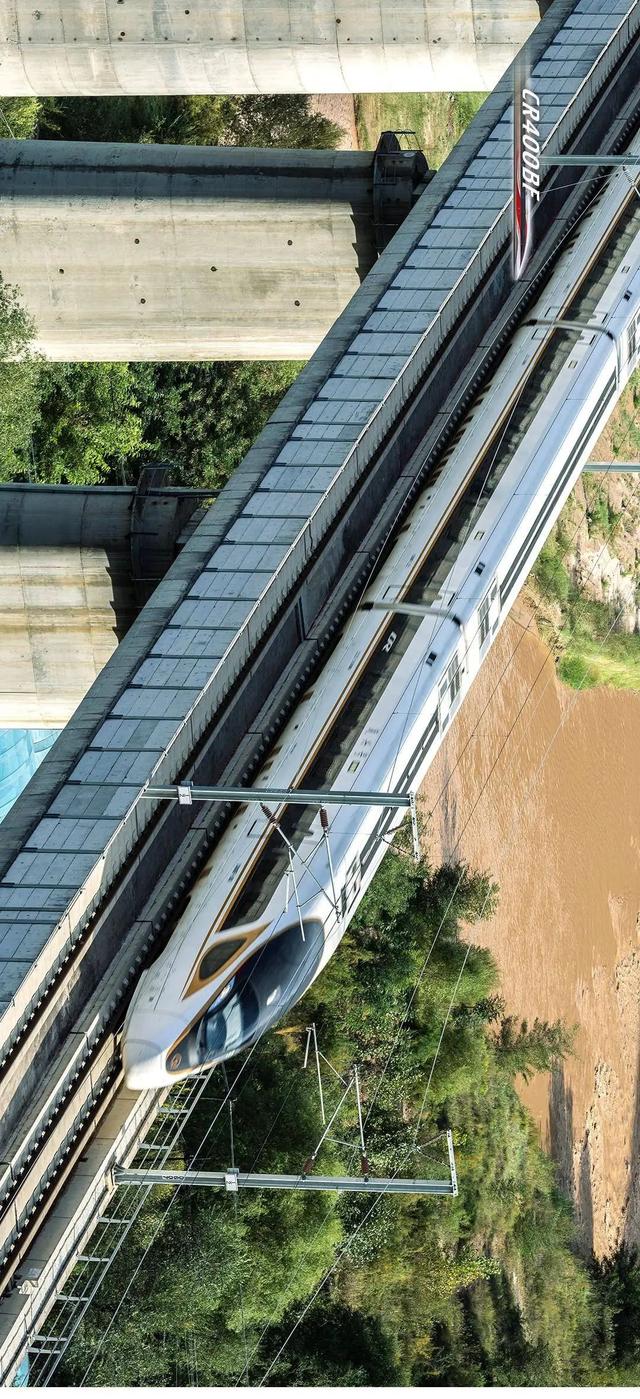 铁道风景线 | 复兴号奔驰在陇山渭水间