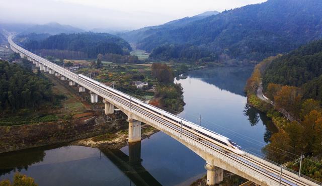 长三角铁路2024年发送旅客8.9亿人次，创历史新高