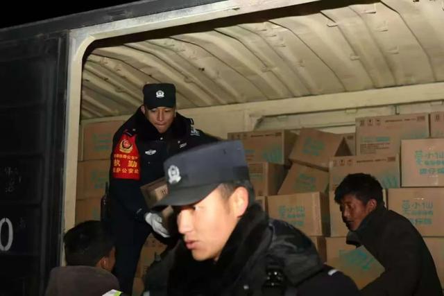 全程2000余公里，“抢”字头专列提速抵达震区！