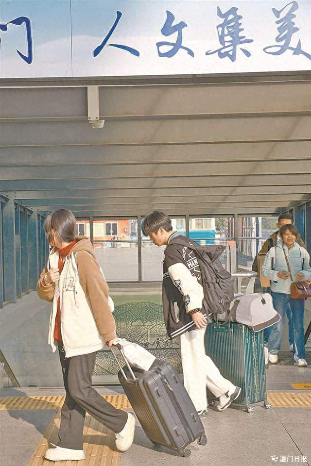 乘火车行李有啥讲究？“乒乓球禁止携带上火车”的话题引发热议