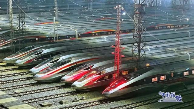 一排全是复兴号！这样的超级停车场你见过吗？