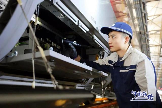 一排全是复兴号！这样的超级停车场你见过吗？