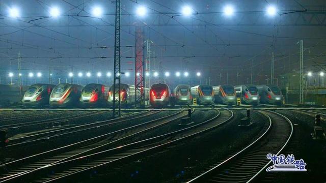 一排全是复兴号！这样的超级停车场你见过吗？