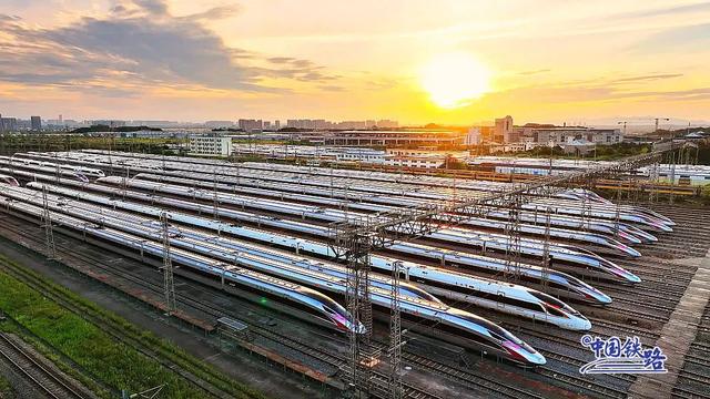 超级停车场！一排全是复兴号！