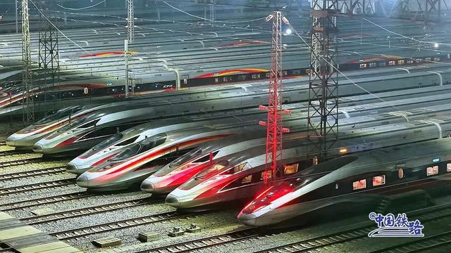 超级停车场！一排全是复兴号！